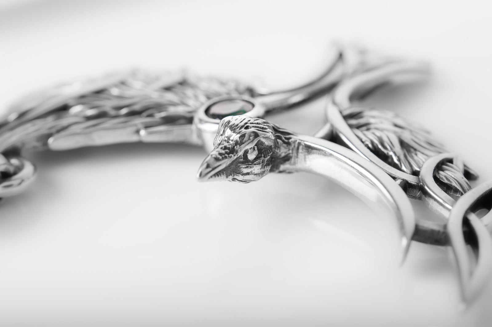Pendentif Corbeau et Nœud Celtique pierre verte — Argent 925