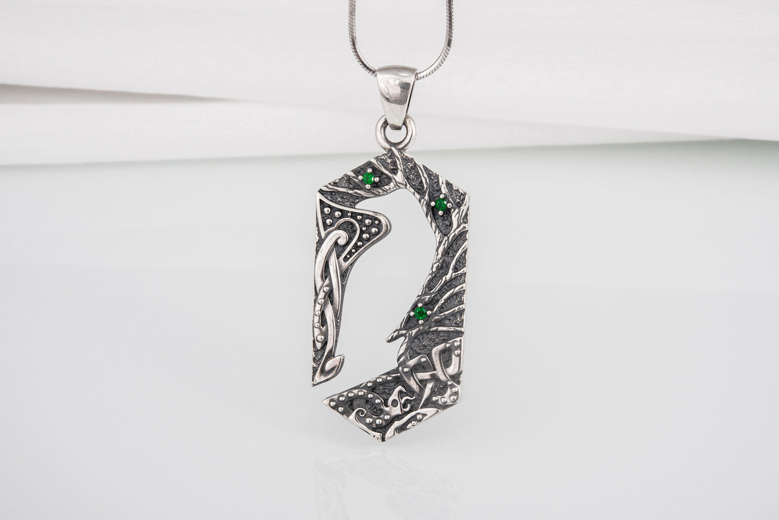 Pendentif Corbeau et Ornement serti de pierres — Argent 925