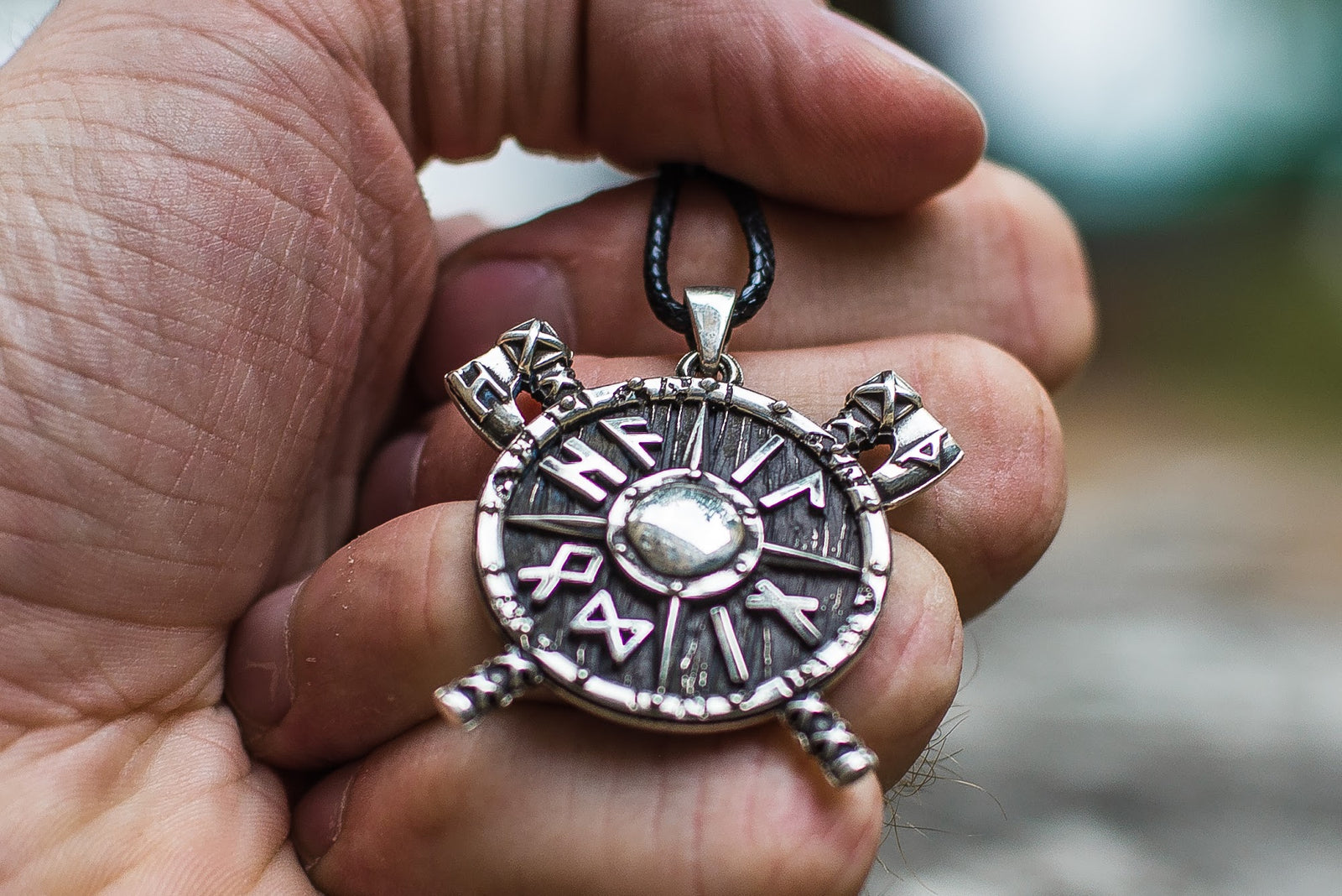 Pendentif Bouclier et Haches Runes — Argent 925