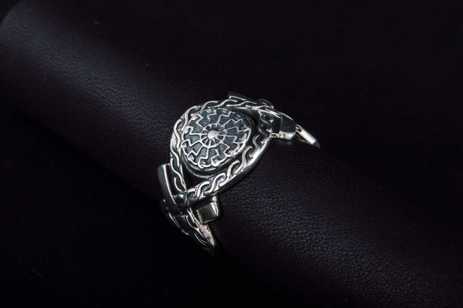 Bague Soleil Noir et Ornement Massive — Argent 925
