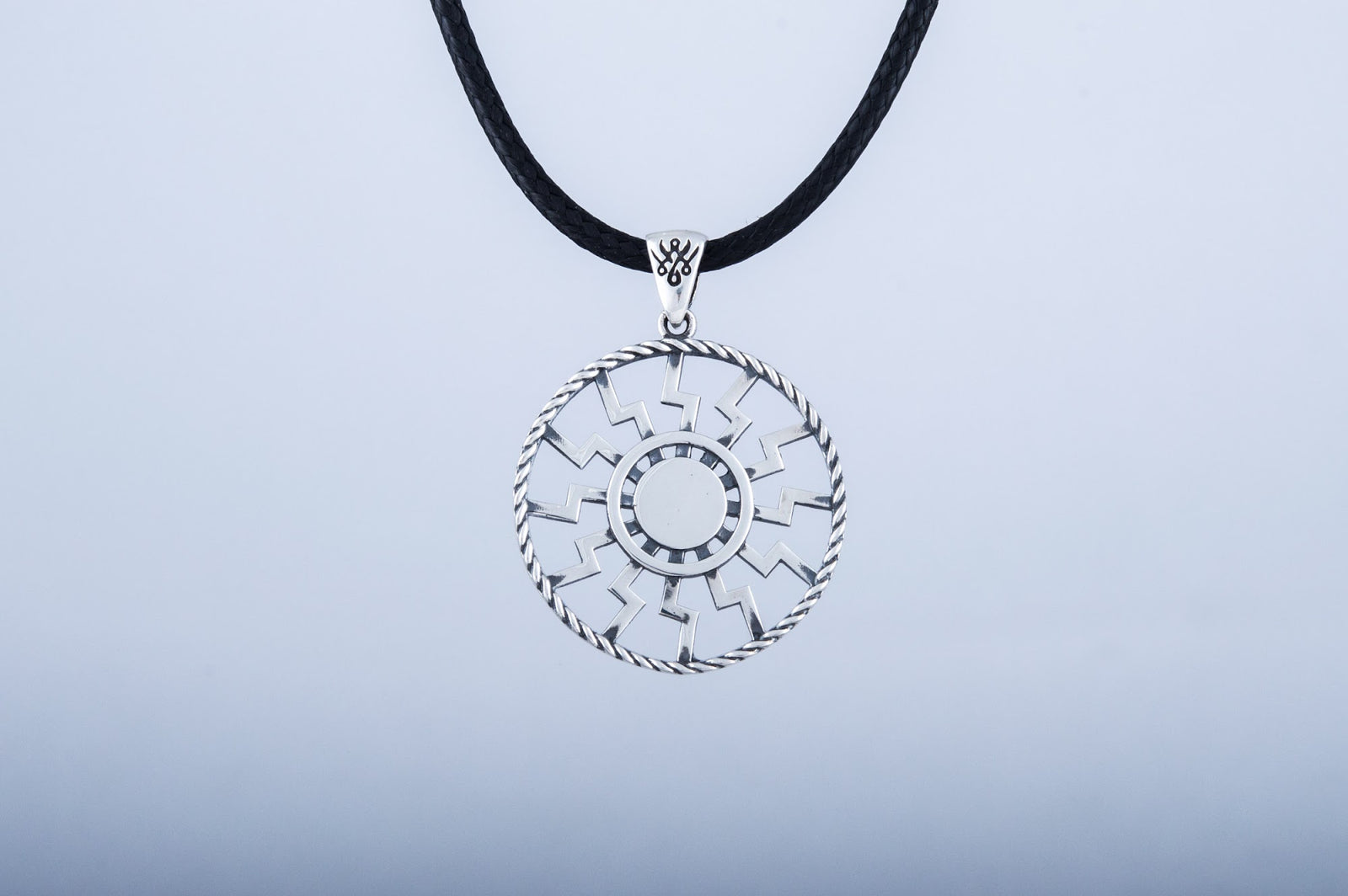 Pendentif Soleil Noir Petit Modèle — Argent 925