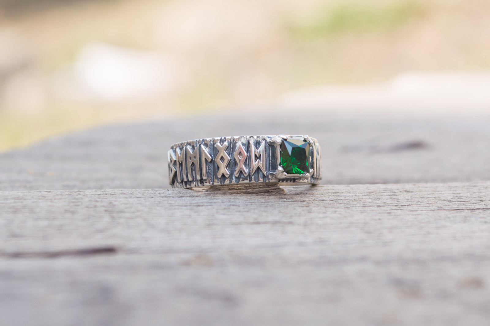 Bague Runes et Zircon Cubique pierre verte — Argent 925