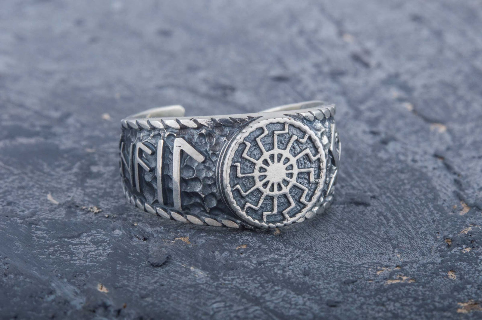 Bague Soleil Noir et Salut à Odin Runes — Argent 925