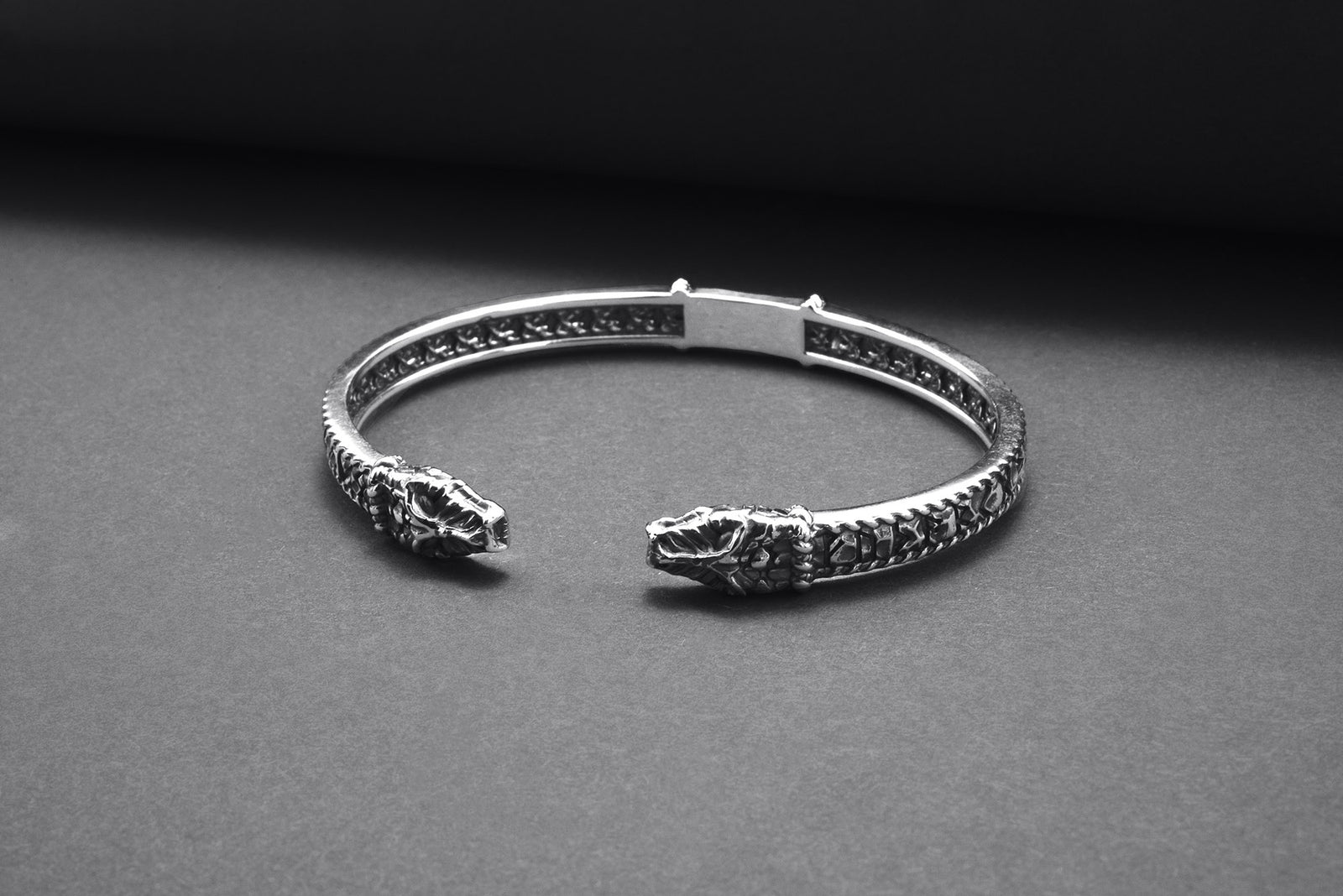 Bracelet Texturé Jörmungand et Futhark Ancien — Argent 925