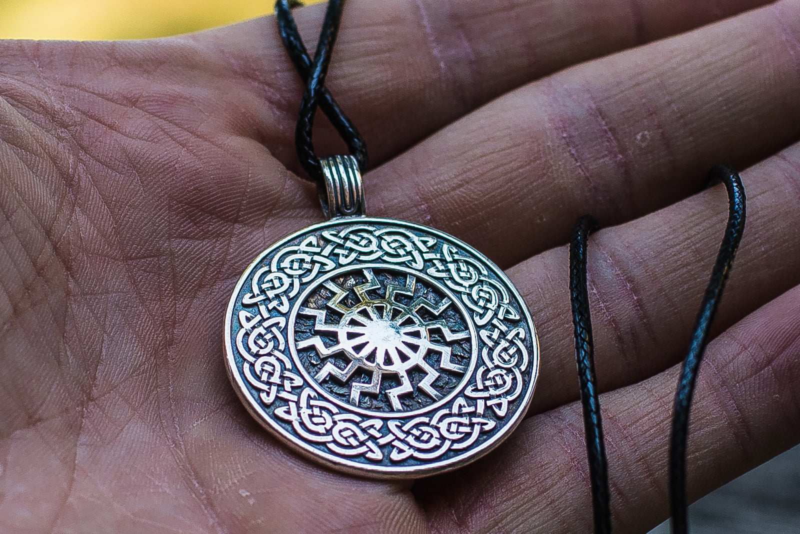 Pendentif Soleil Noir et Ornement — Argent 925