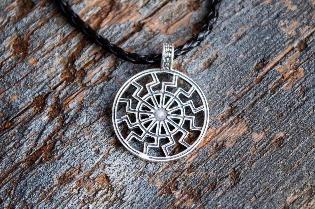 Pendentif Soleil Noir Alva — Argent 925