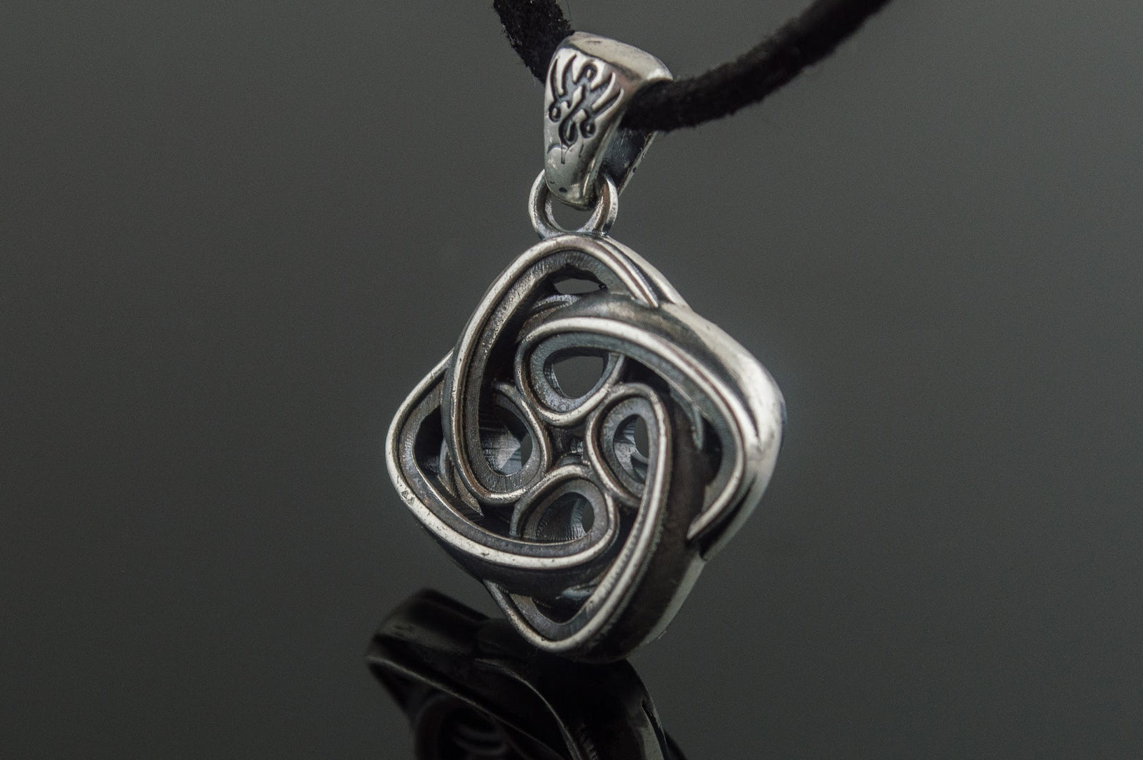 Pendentif Nœud Celtique et Ornement — Argent 925