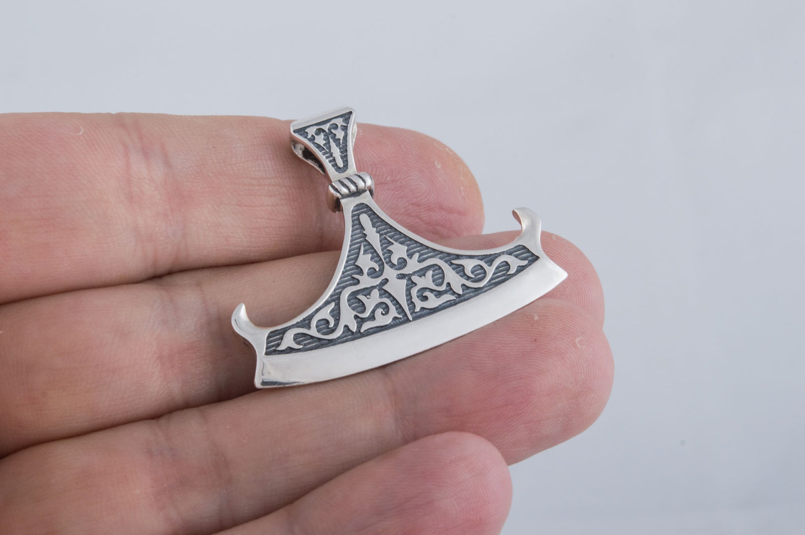 Pendentif Perun et Hache — Argent 925