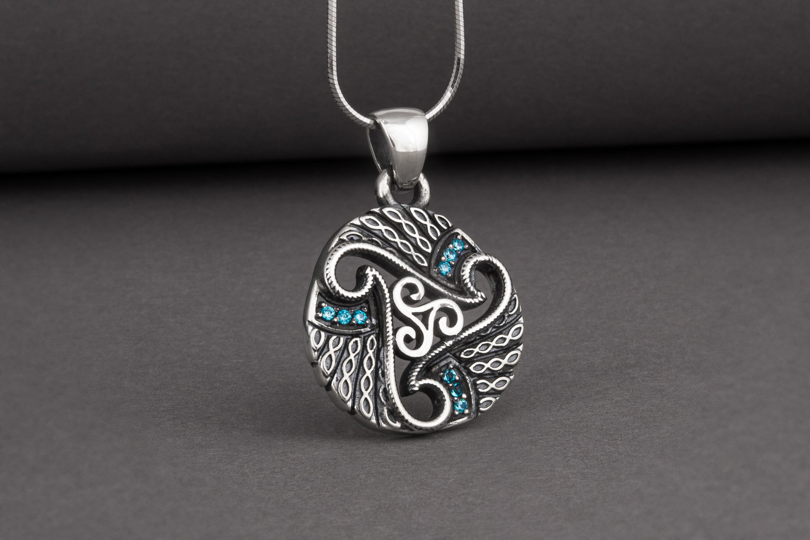 Pendentif Triskèle serti de pierres — Argent 925