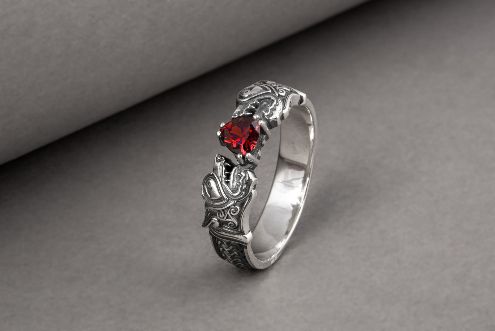 Bague Loup et Fenrir sertie de pierres — Argent 925