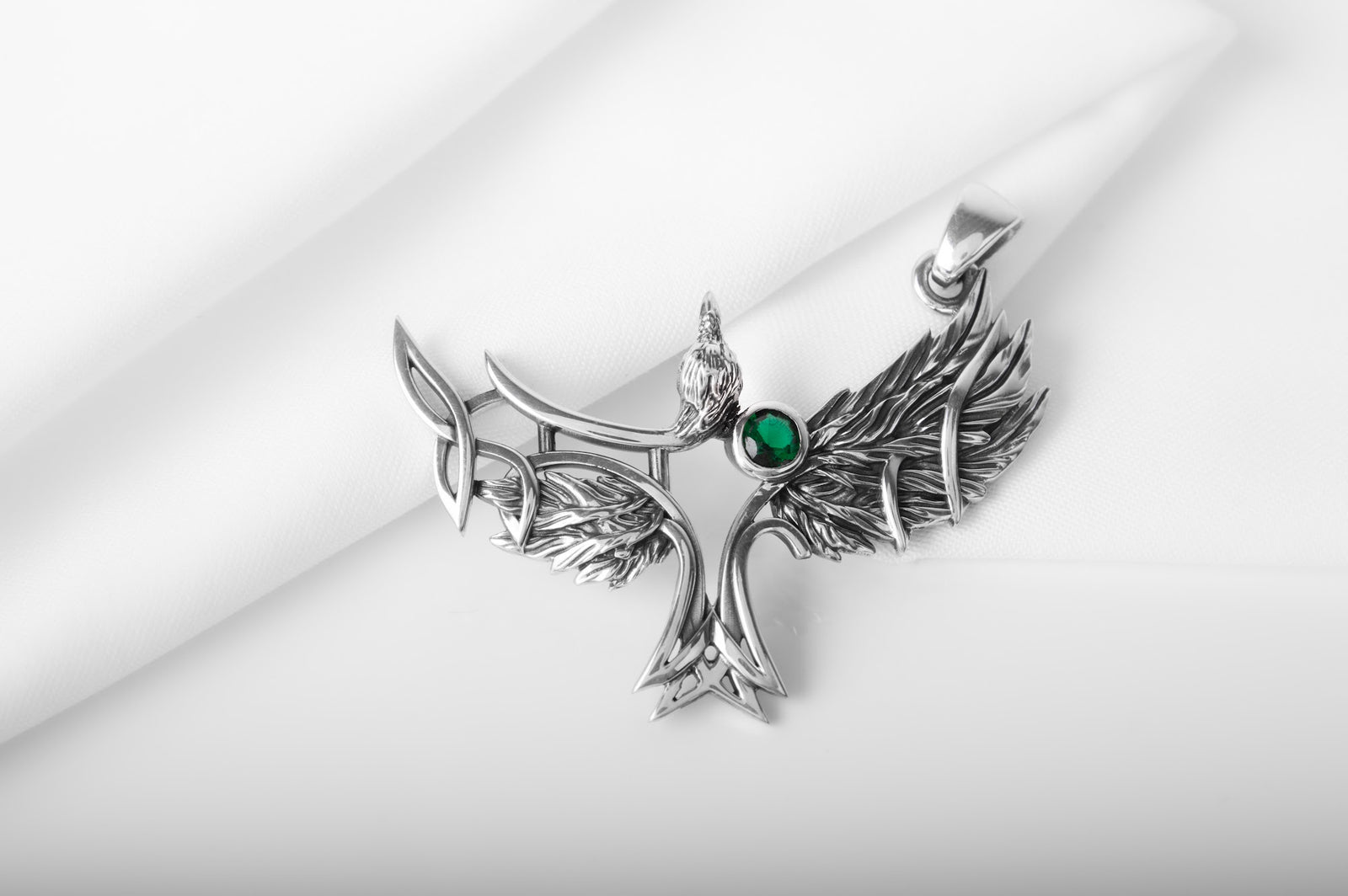 Pendentif Corbeau et Nœud Celtique pierre verte — Argent 925