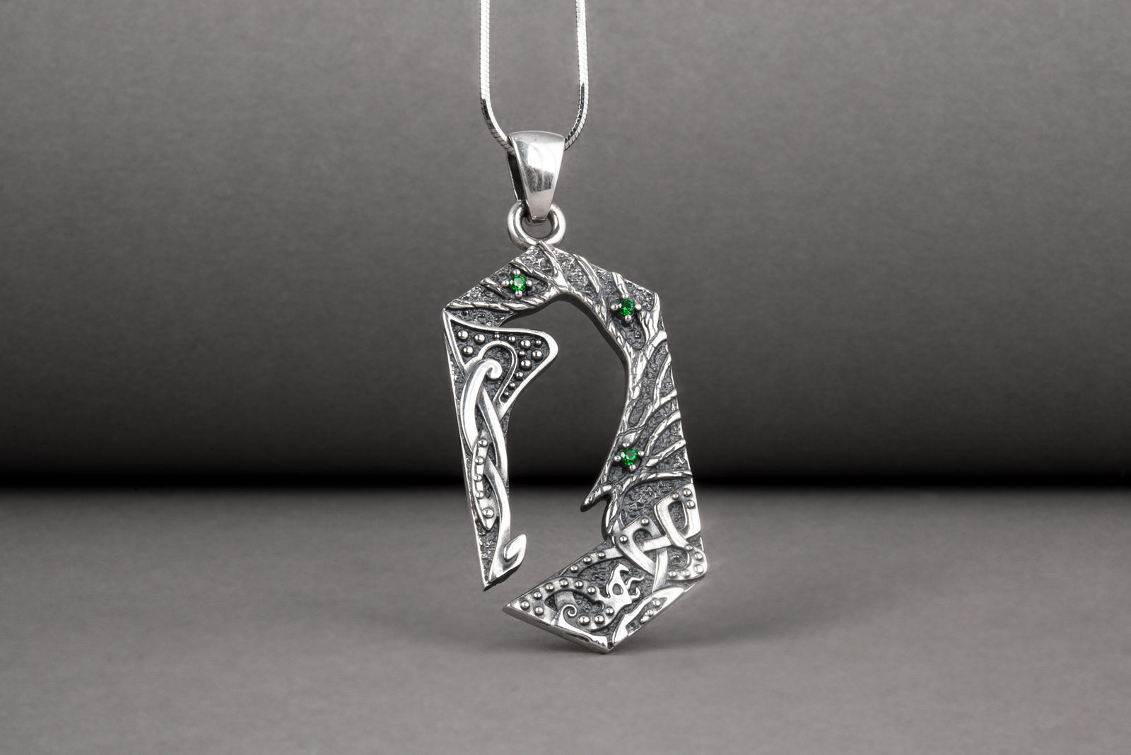 Pendentif Corbeau et Ornement serti de pierres — Argent 925