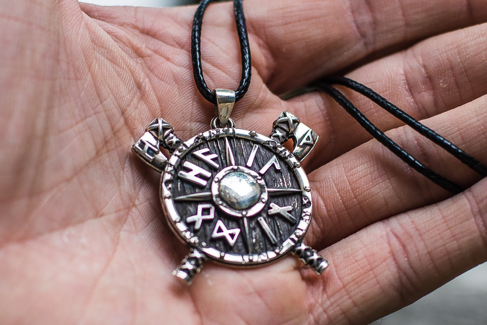 Pendentif Bouclier et Haches Runes — Argent 925
