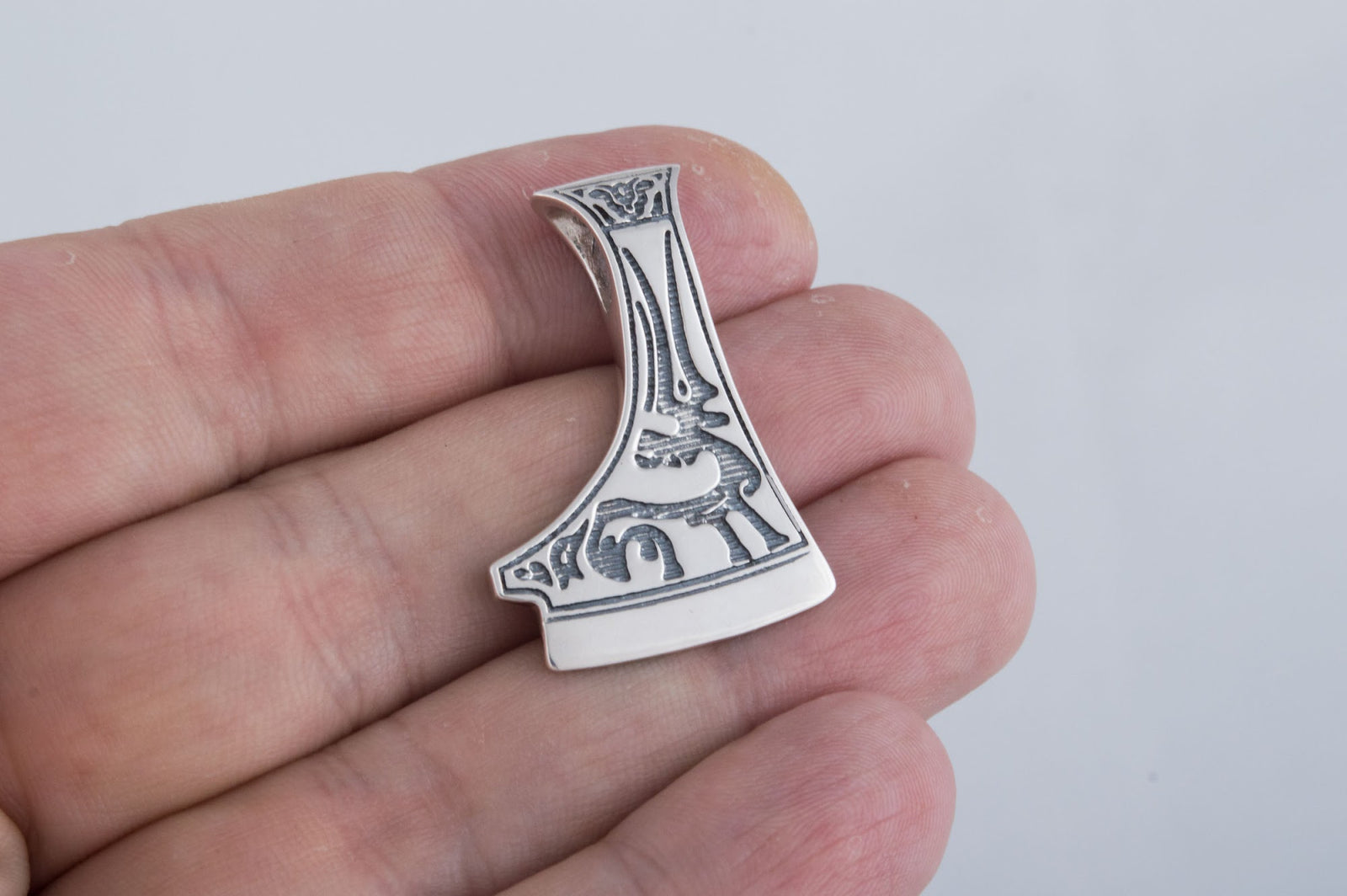 Pendentif Hache et Ornement Veles — Argent 925