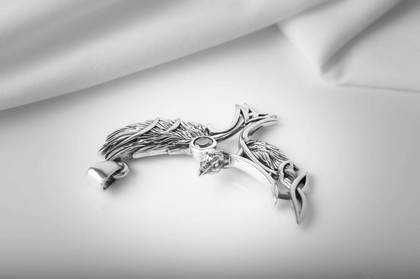 Pendentif Corbeau et Nœud Celtique pierre verte — Argent 925