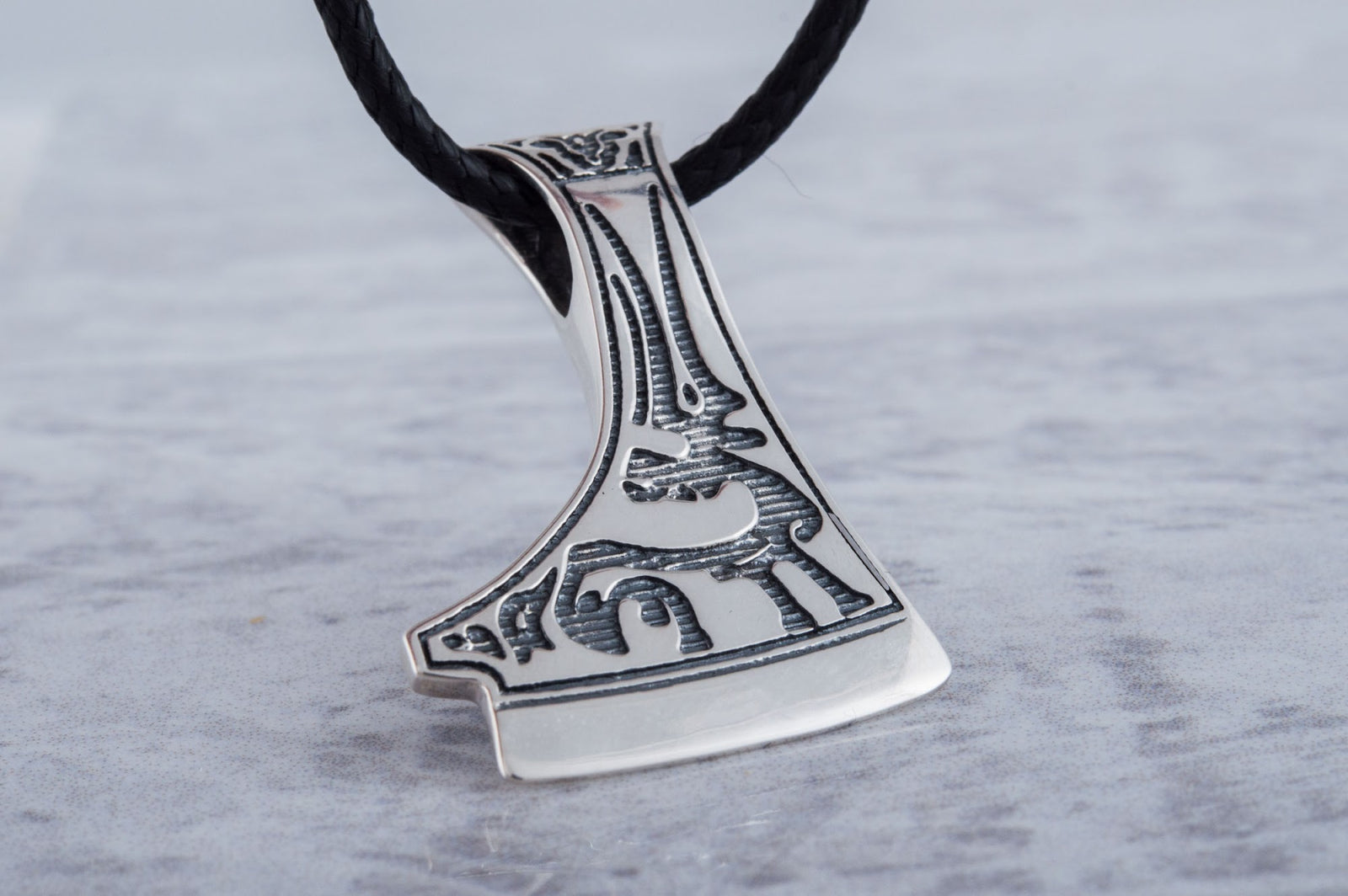 Pendentif Hache et Ornement Veles — Argent 925