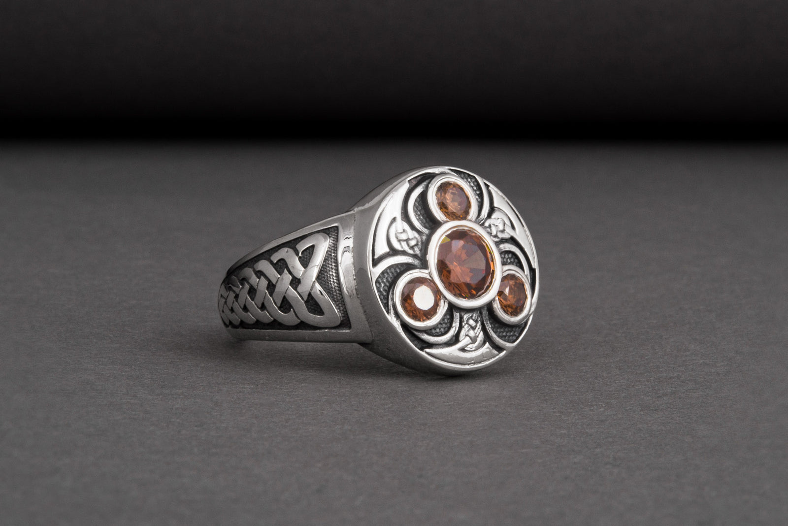 Bague Triquetra et Ornement sertie de pierres — Argent 925