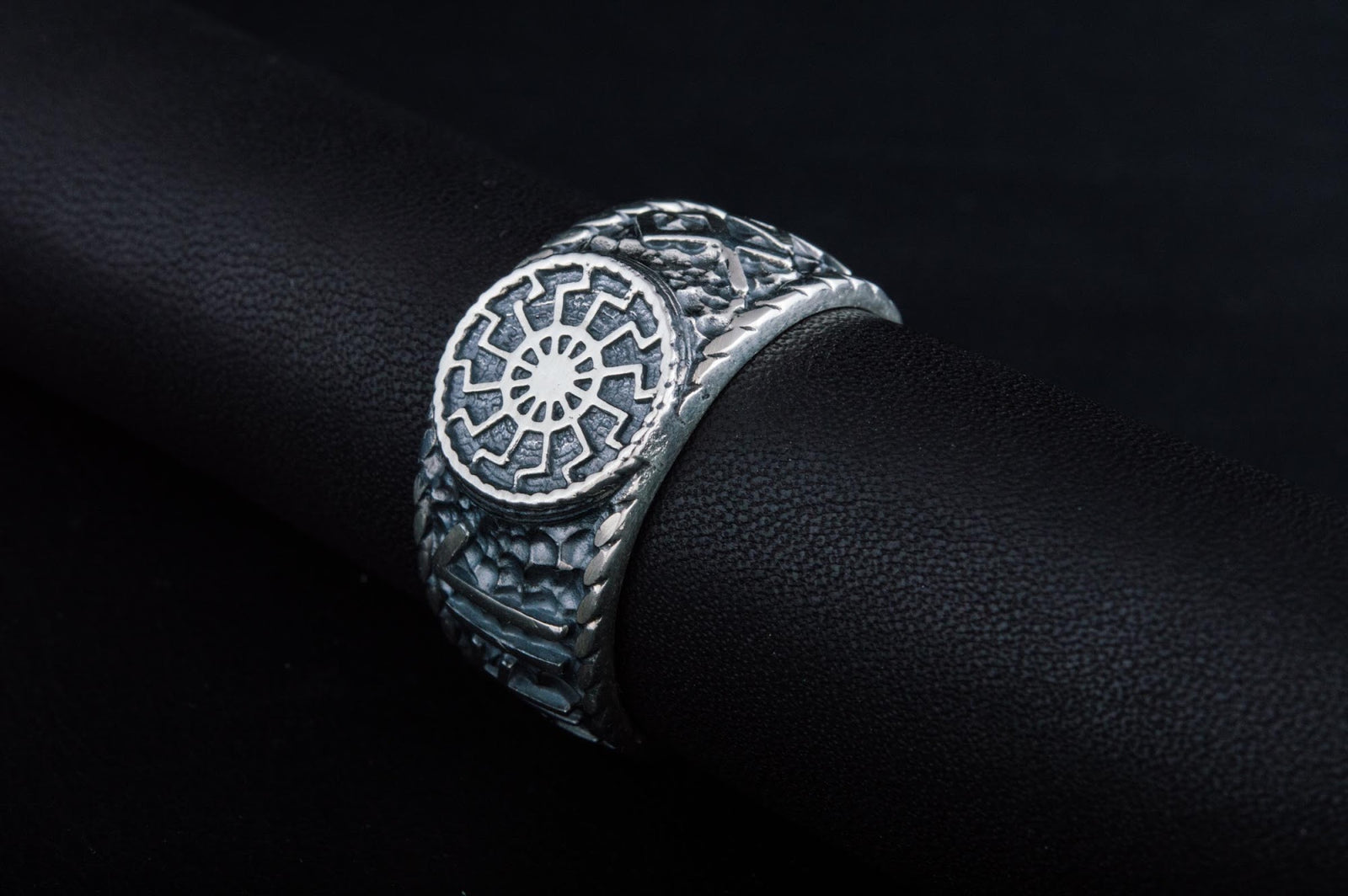 Bague Soleil Noir et Salut à Odin Runes — Argent 925
