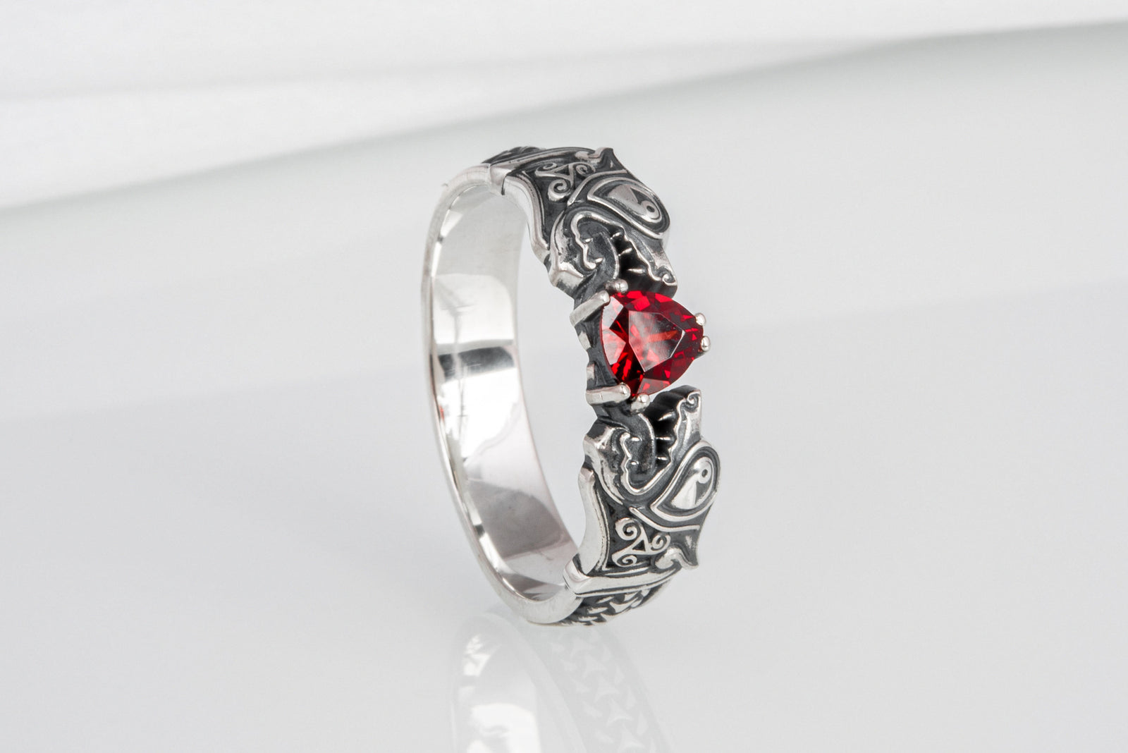 Bague Loup et Fenrir sertie de pierres — Argent 925