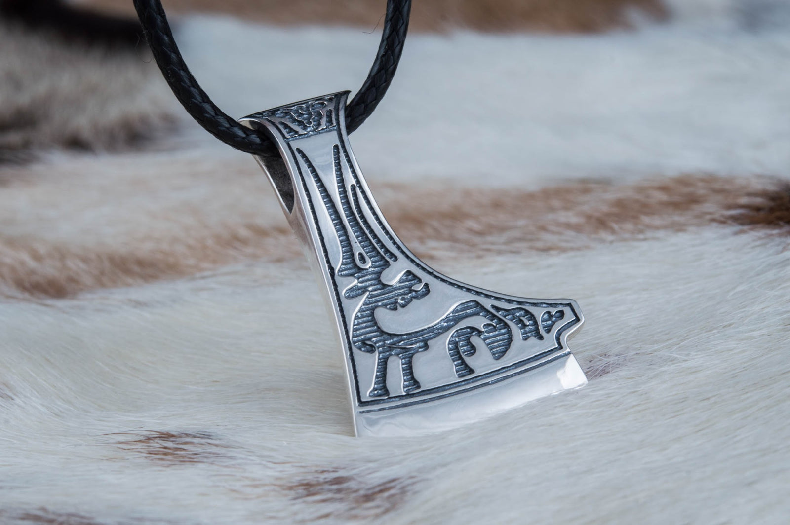Pendentif Hache et Ornement Veles — Argent 925