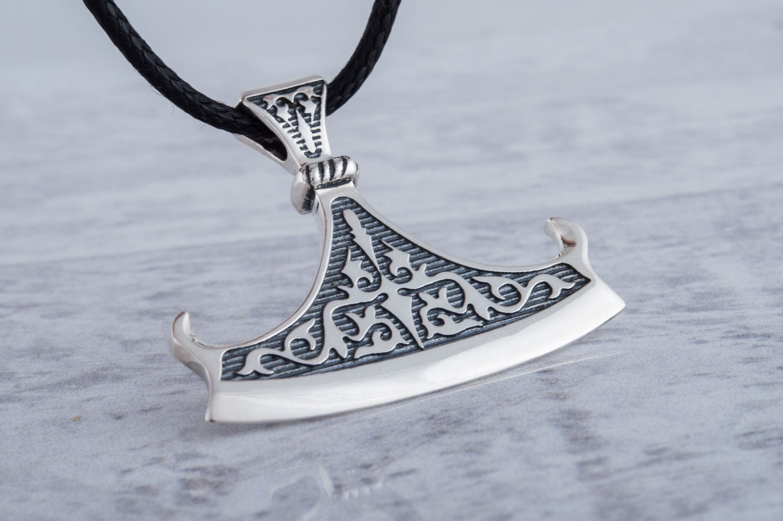 Pendentif Perun et Hache — Argent 925