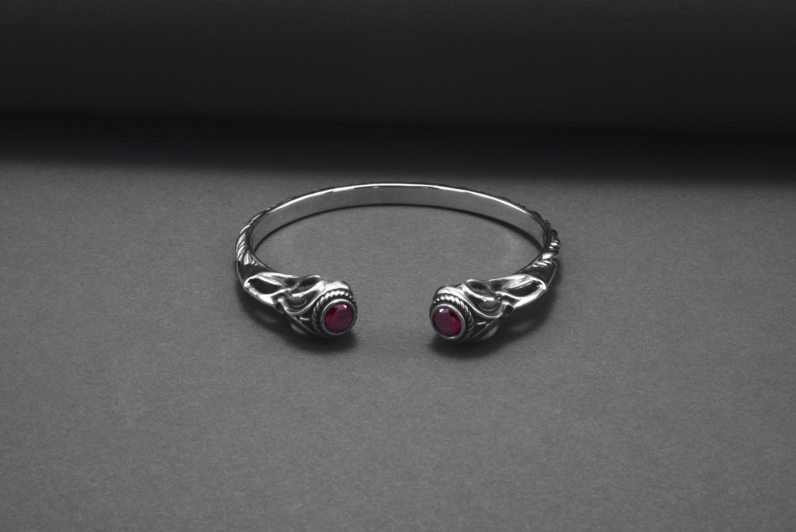 Bracelet Corbeau et Tête de Mort pierre rouge — Argent 925