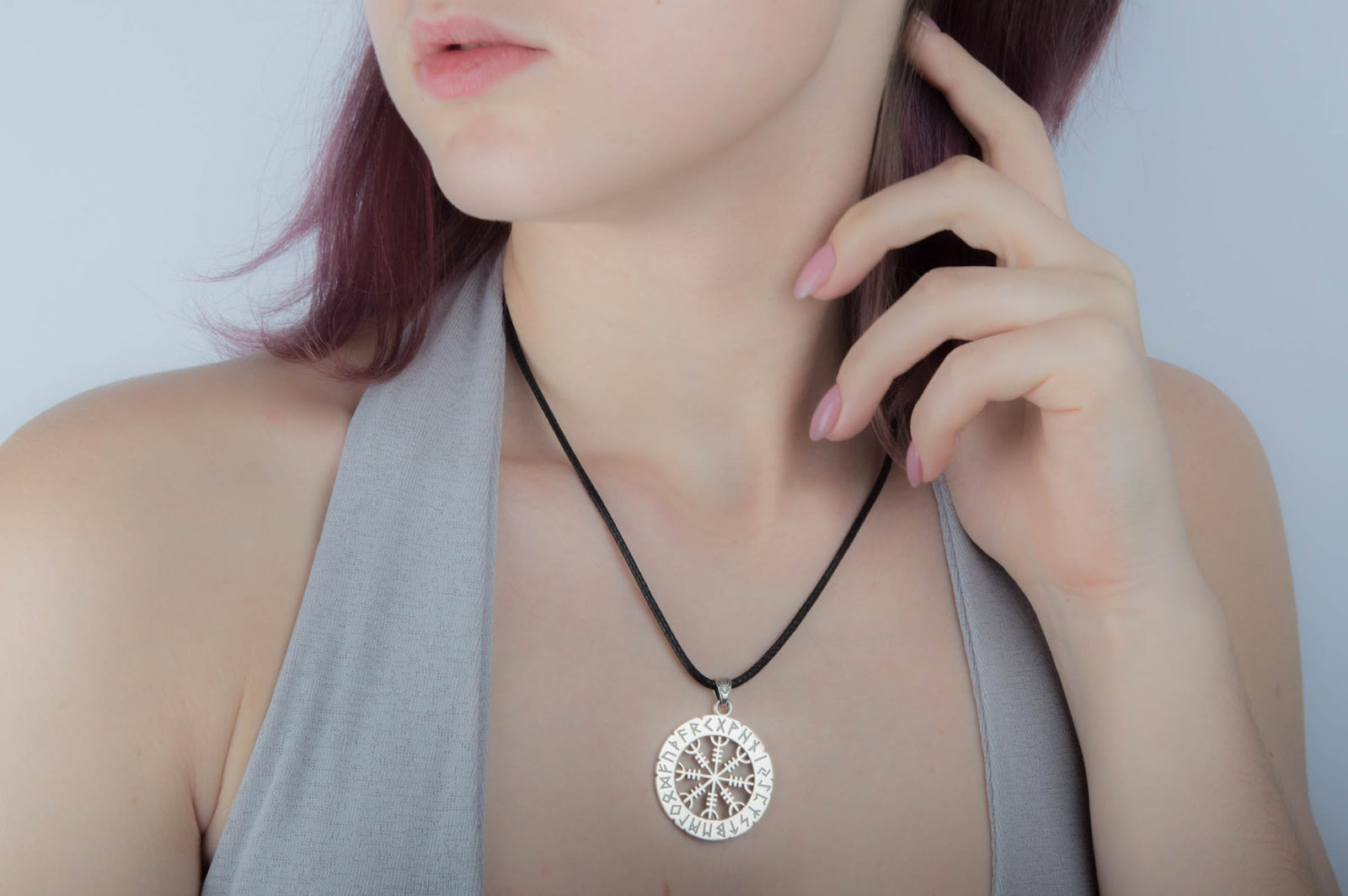 Pendentif Aegishjalmur et Futhark Ancien — Argent 925