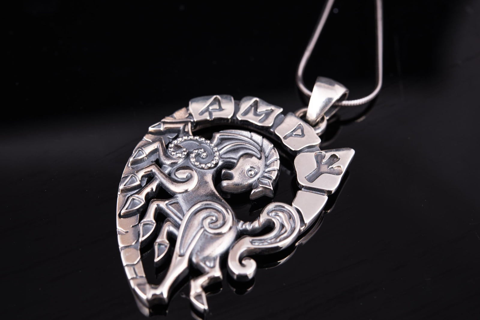 Pendentif Sleipnir et Runes — Argent 925