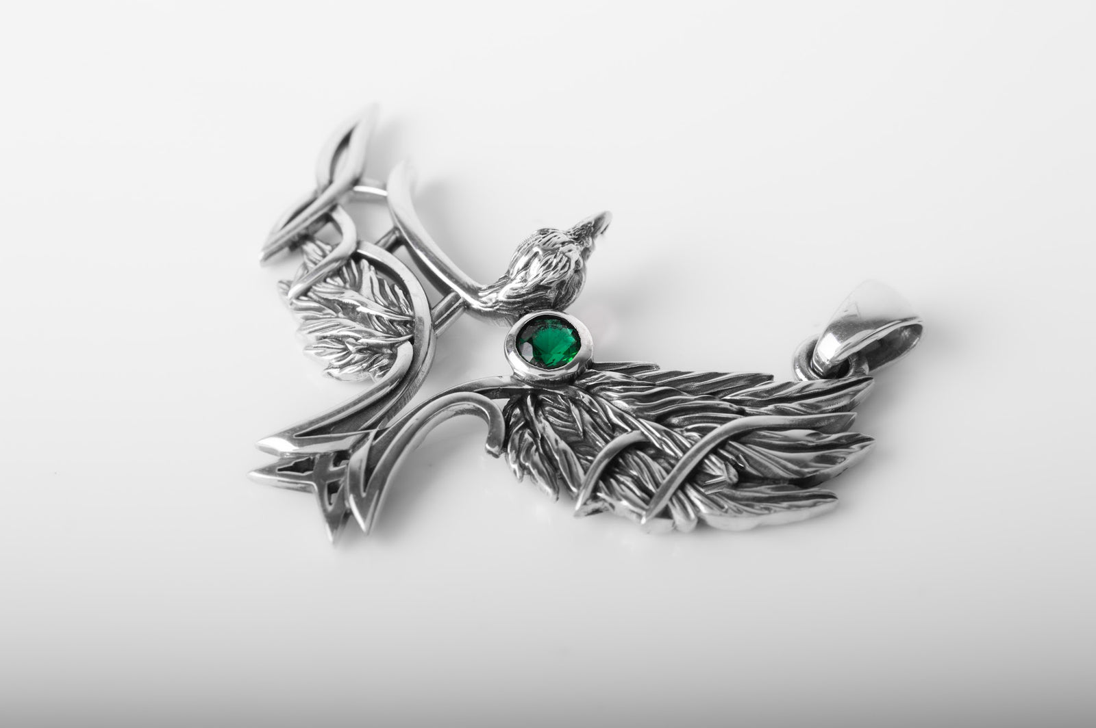 Pendentif Corbeau et Nœud Celtique pierre verte — Argent 925