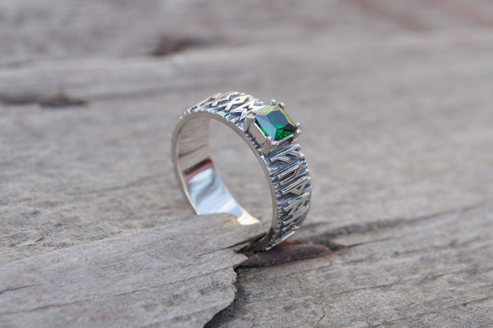 Bague Runes et Zircon Cubique pierre verte — Argent 925