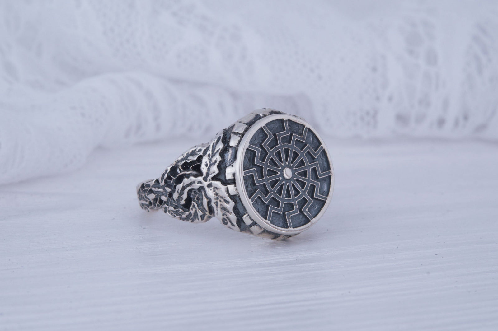 Bague Soleil Noir et Feuilles de Chêne Ragnar — Argent 925