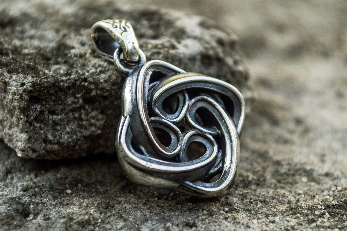 Pendentif Nœud Celtique et Ornement — Argent 925