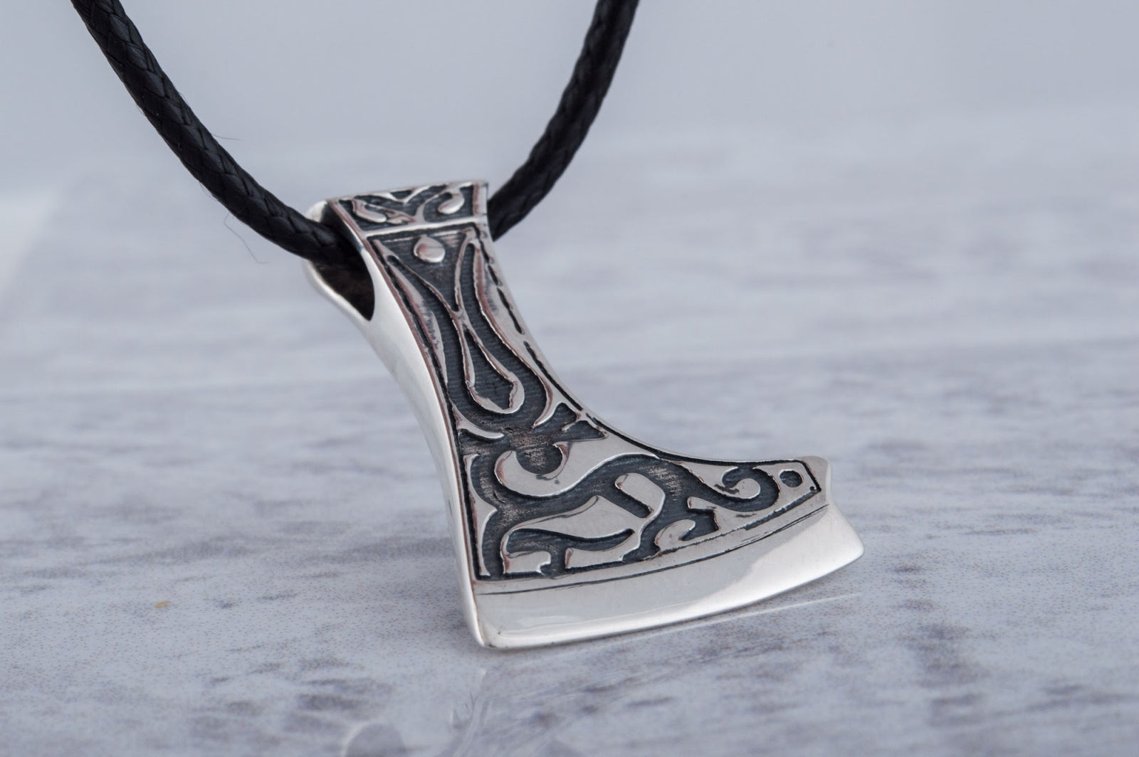 Pendentif Hache et Ornement Veles — Argent 925