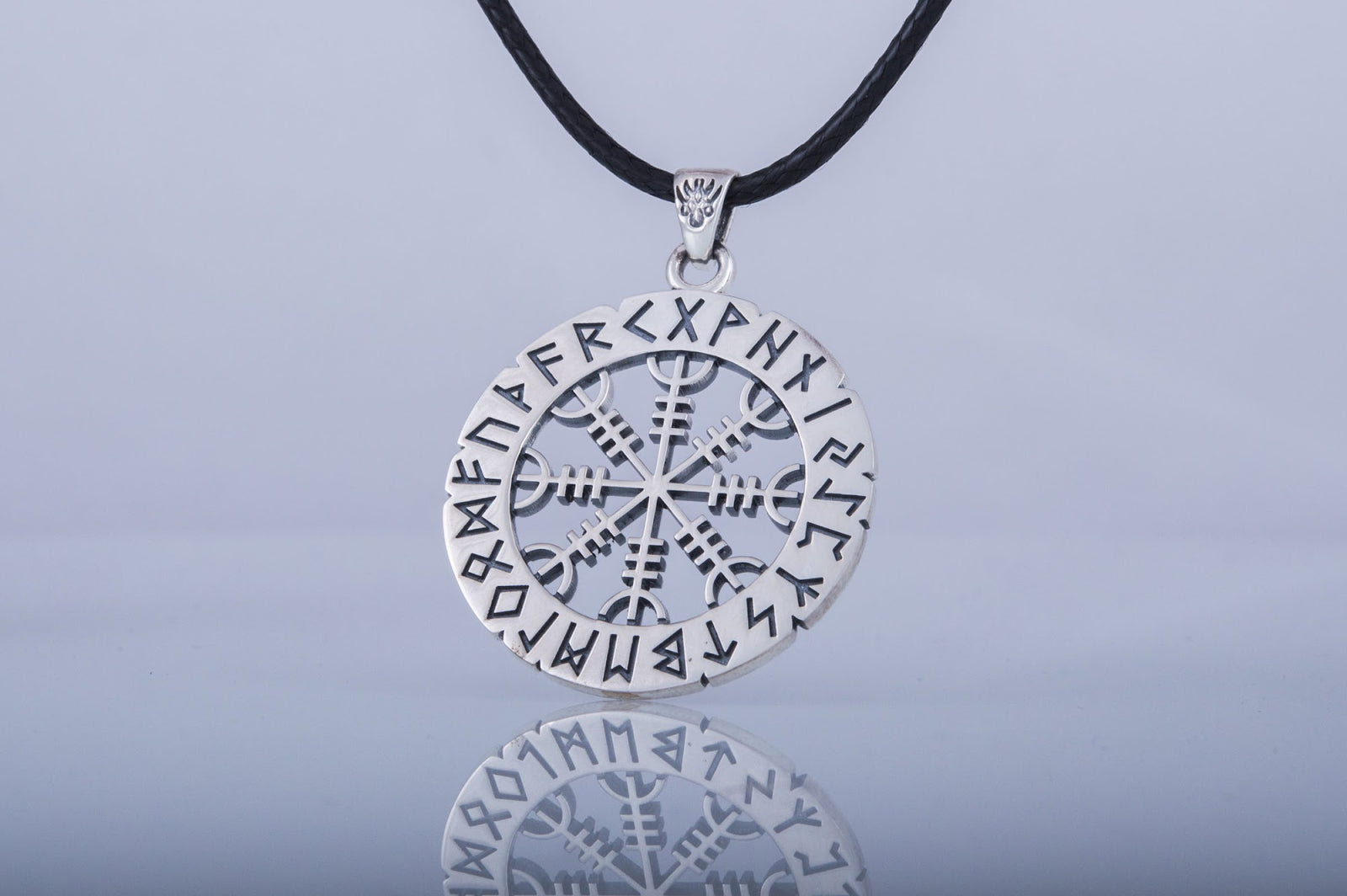 Pendentif Aegishjalmur et Futhark Ancien — Argent 925