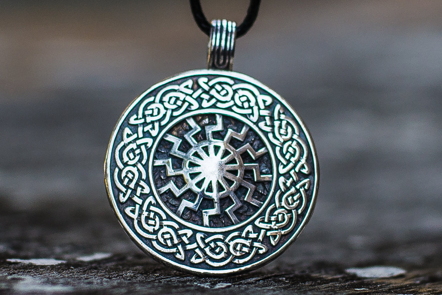 Pendentif Soleil Noir et Ornement — Argent 925