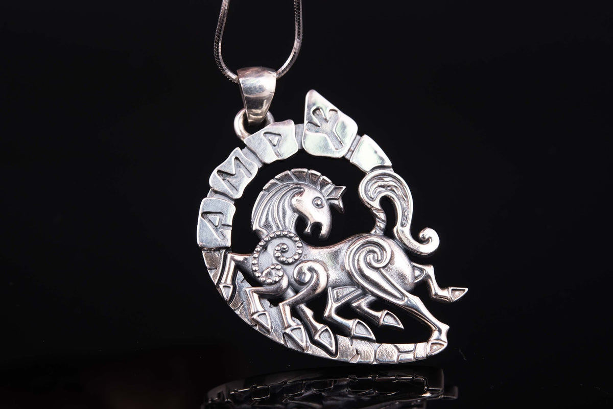 Pendentif Sleipnir et Runes — Argent 925