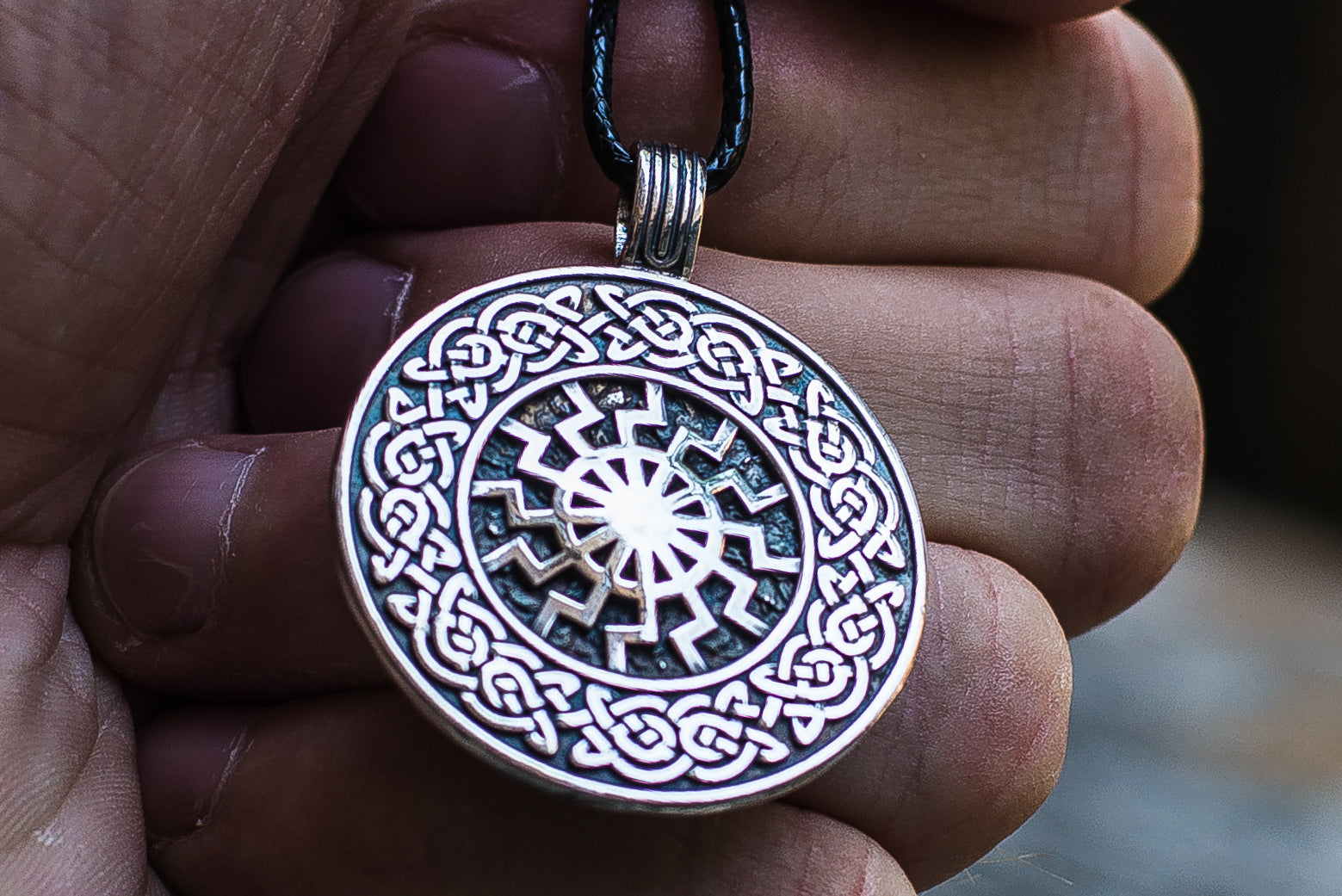 Pendentif Soleil Noir et Ornement — Argent 925