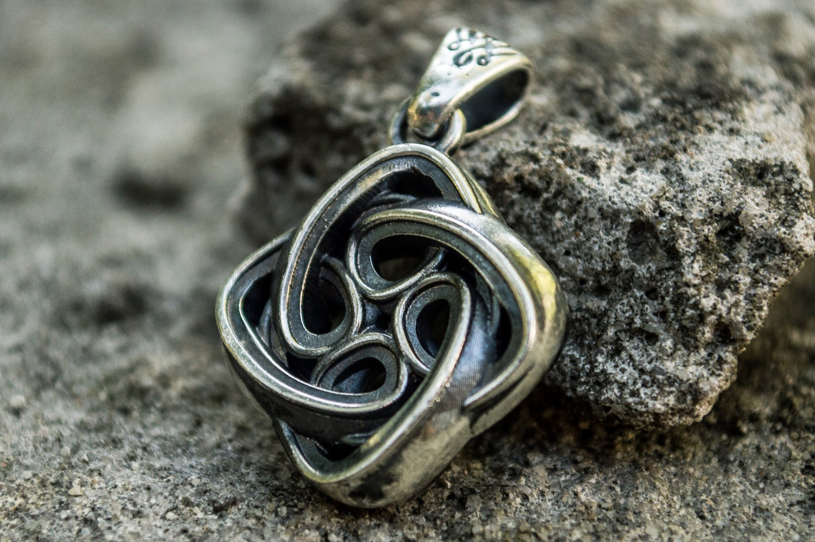 Pendentif Nœud Celtique et Ornement — Argent 925