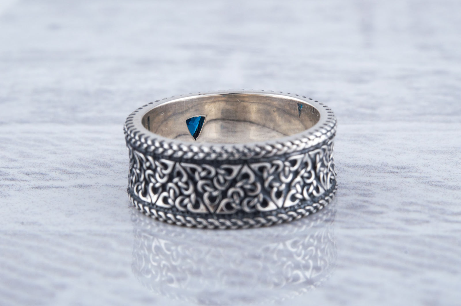 Bague Ornement et Triquetra sertie de pierres — Argent 925
