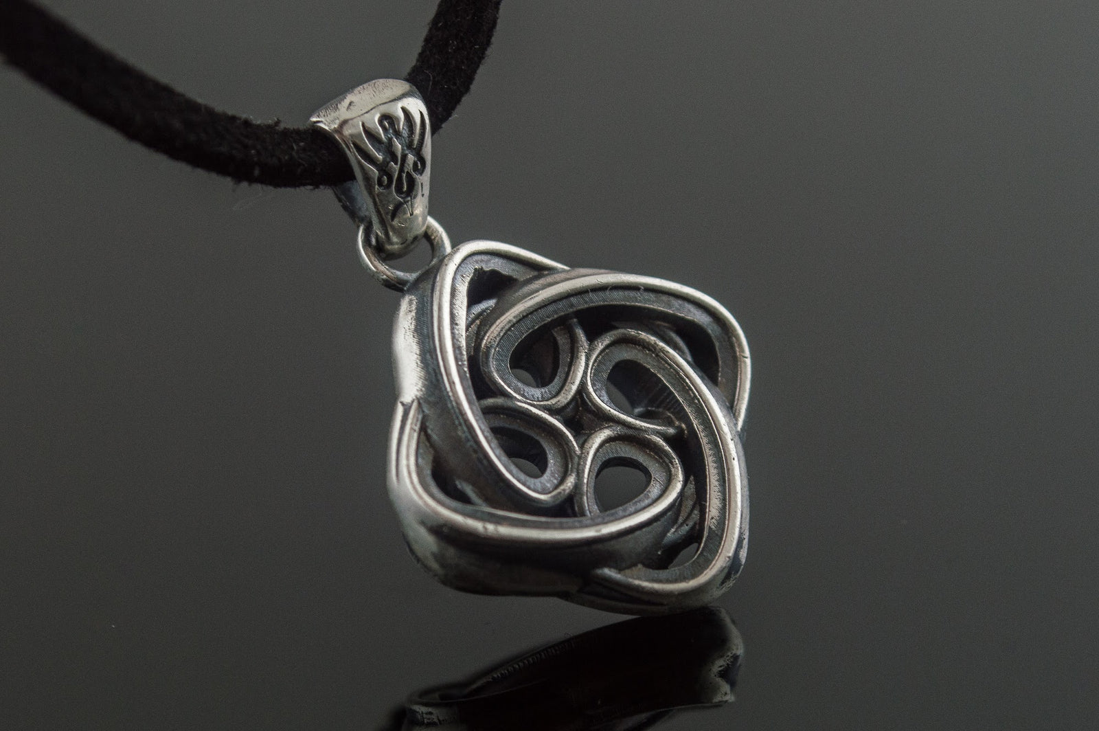 Pendentif Nœud Celtique et Ornement — Argent 925