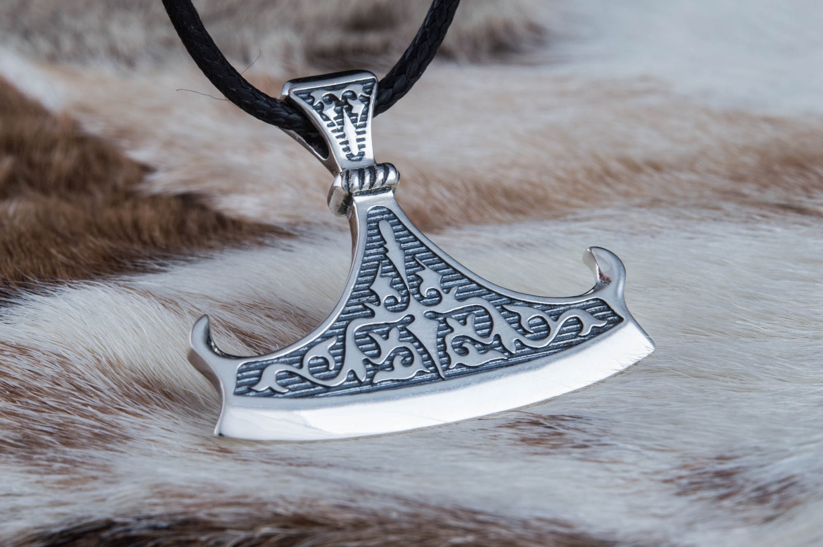 Pendentif Perun et Hache — Argent 925
