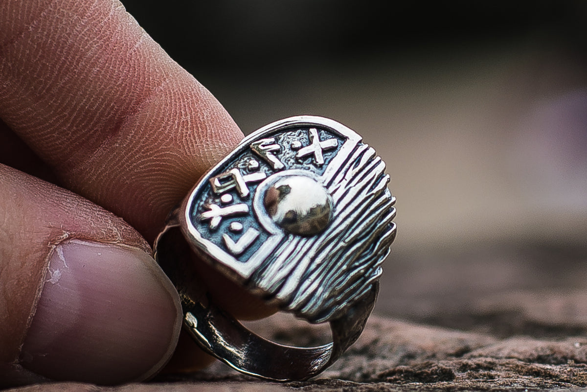 Bague Texturée Bouclier et Runes — Argent 925