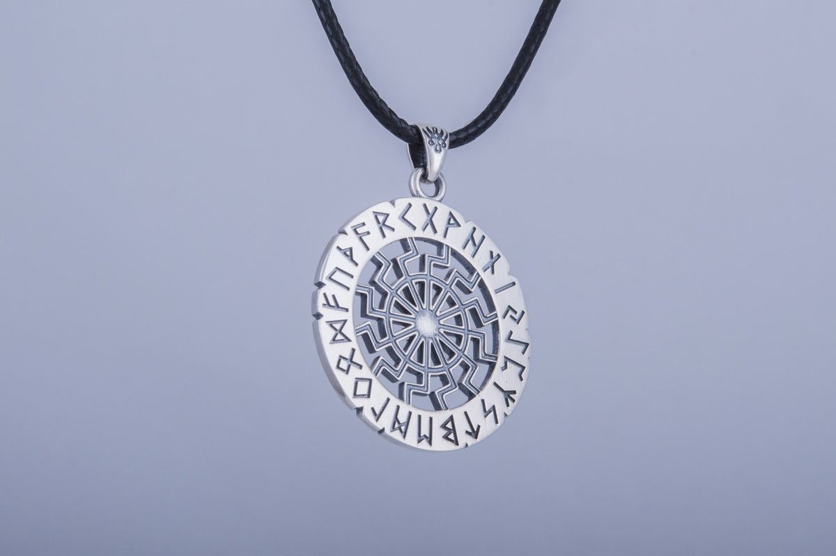 Pendentif Soleil Noir et Futhark Ancien — Argent 925