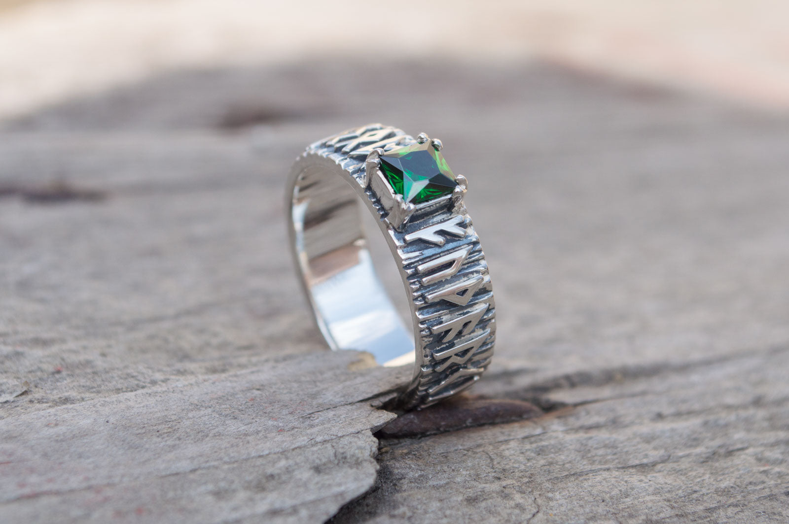 Bague Runes et Zircon Cubique pierre verte — Argent 925