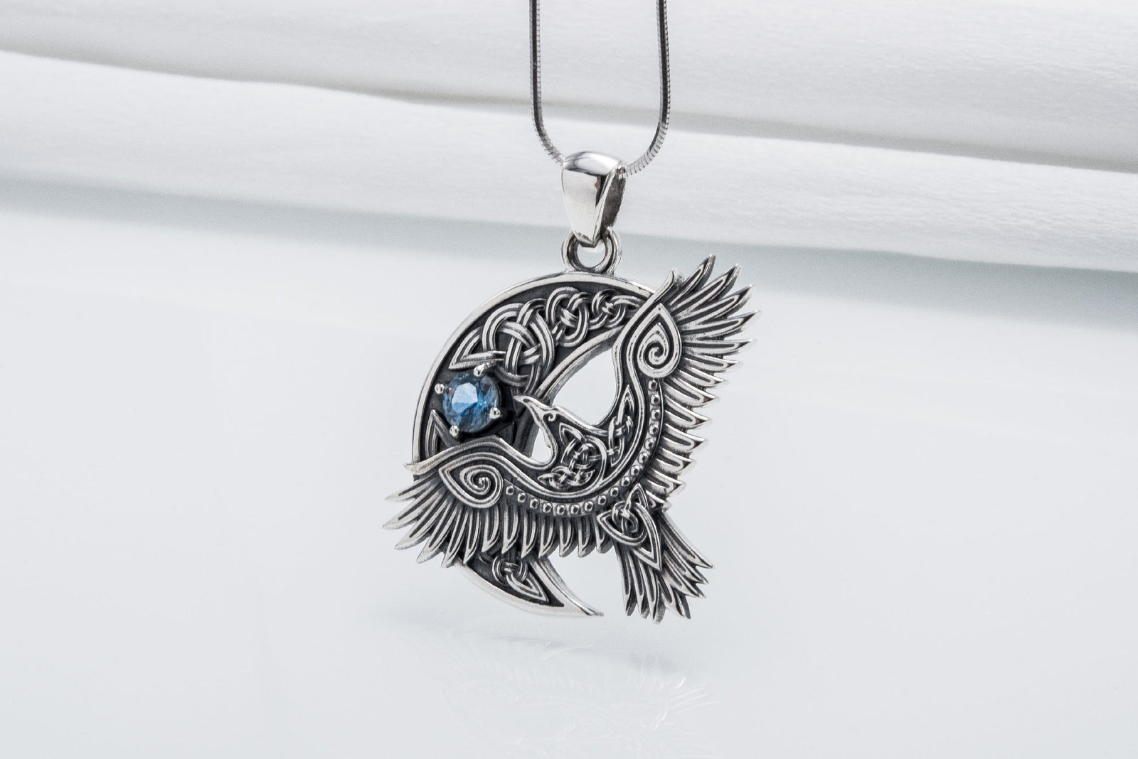Pendentif Corbeau serti de pierres — Argent 925