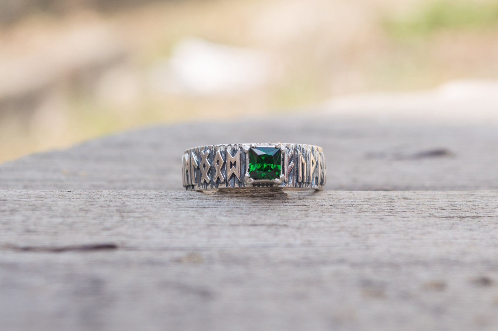 Bague Runes et Zircon Cubique pierre verte — Argent 925