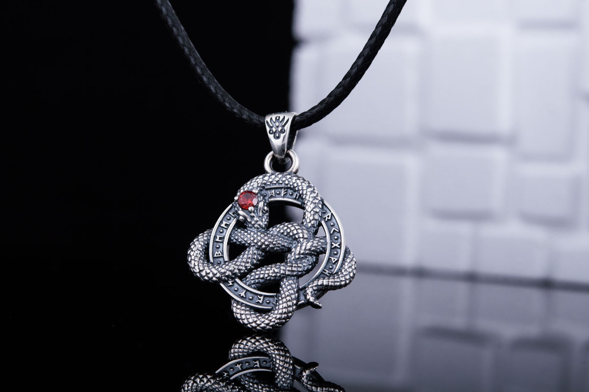Pendentif Serpent et Runes pierre rouge — Argent 925
