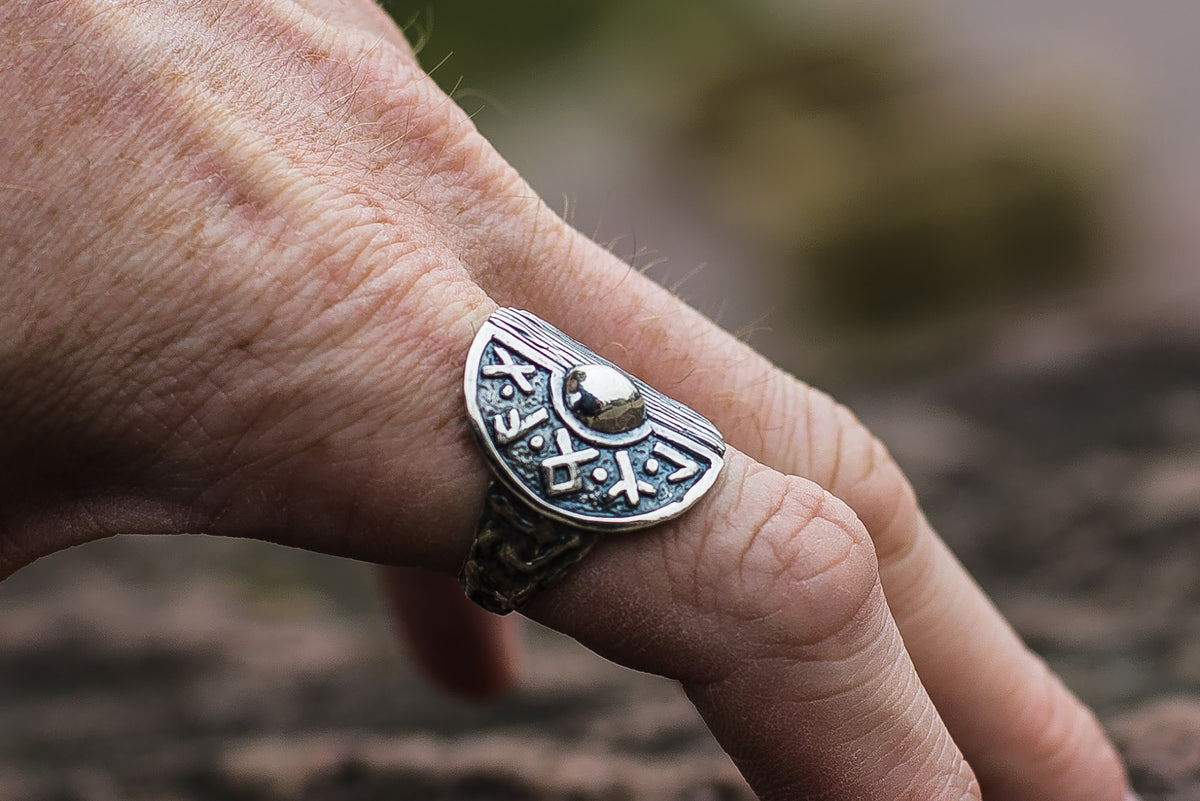 Bague Texturée Bouclier et Runes — Argent 925