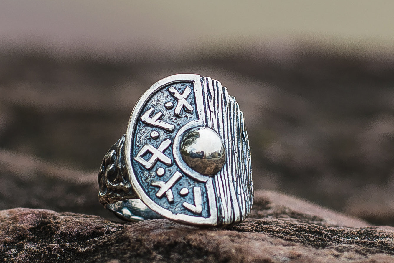 Bague Texturée Bouclier et Runes — Argent 925