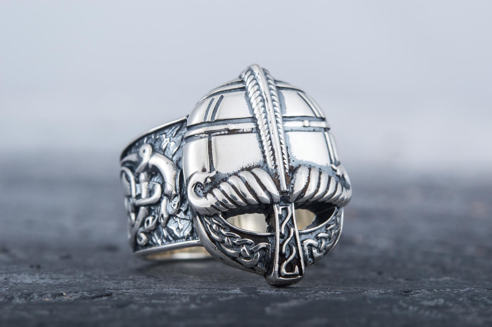 Bague Casque et Ornement Massive — Argent 925